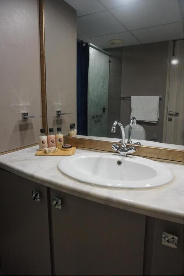 Airport Hotel การาจี ภายนอก รูปภาพ