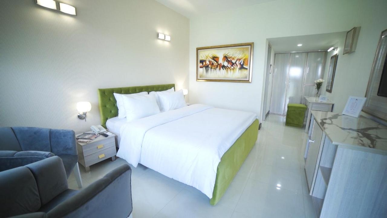 Airport Hotel การาจี ภายนอก รูปภาพ