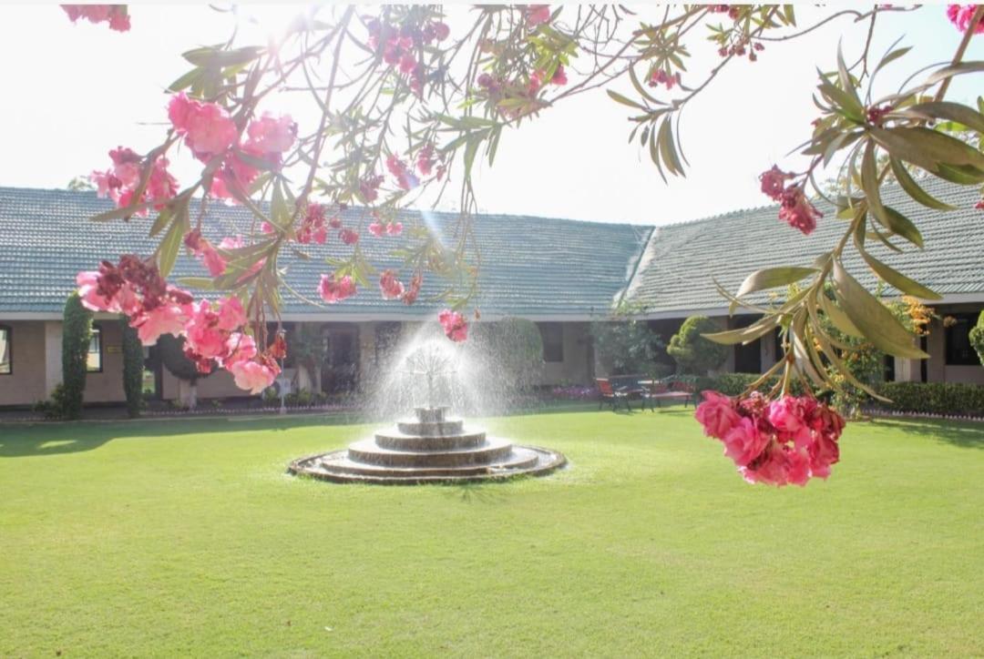 Airport Hotel การาจี ภายนอก รูปภาพ